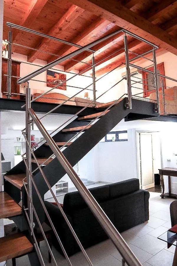 카타니아 Mega House 아파트